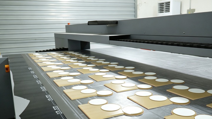 UV flatbed printing