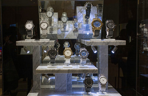 Guide d'éclairage pour présentoirs de montres : Température de couleur optimale pour les montres de luxe